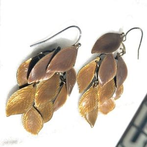 Unique leaves fashion earrings.